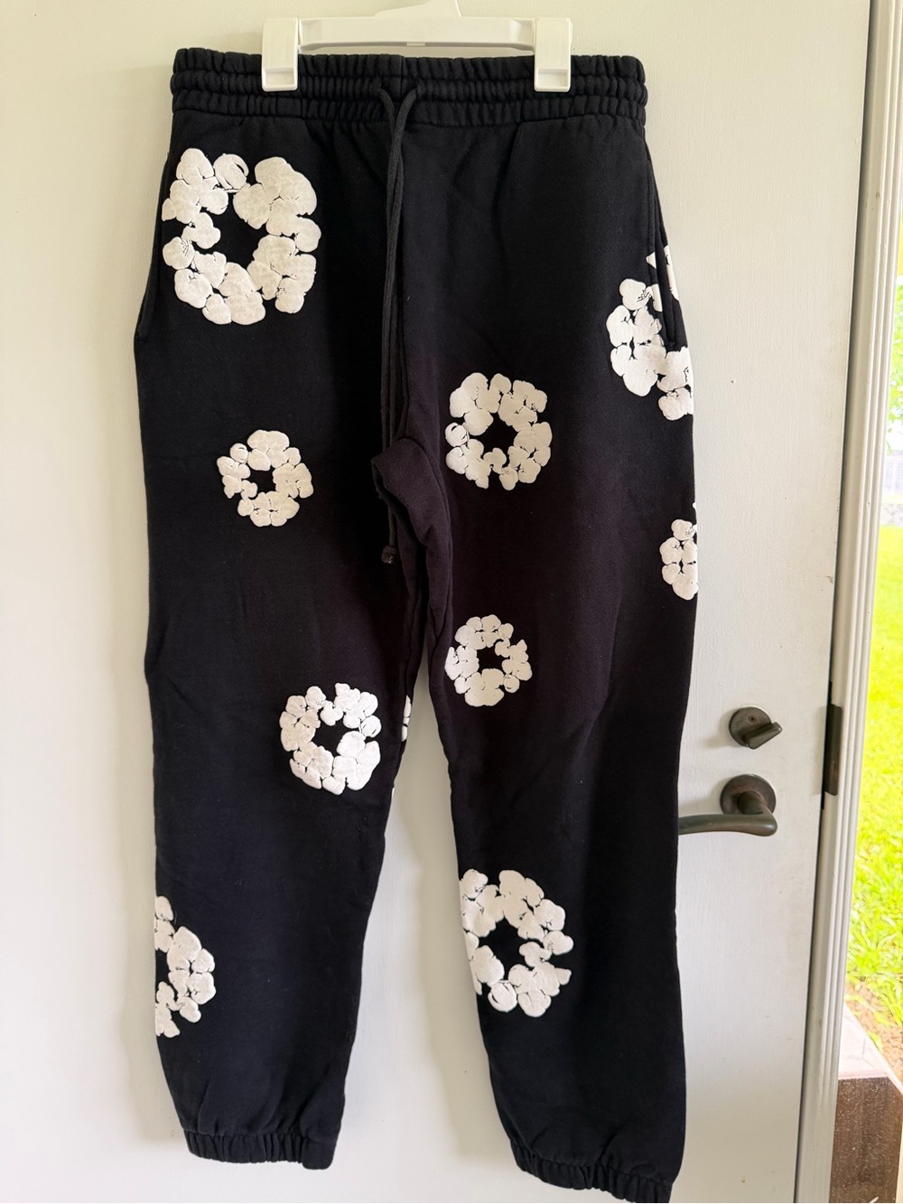 Denim Tears The Cotton Wreath Sweatpants Floral black Joggers loungewear